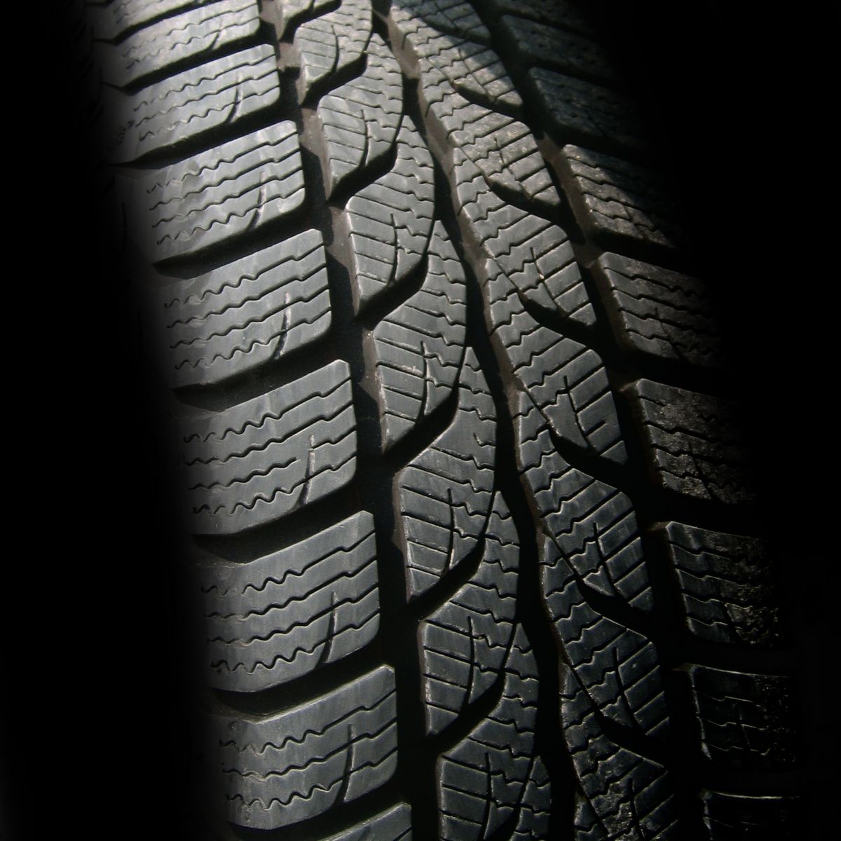 Pirelli Borealis Hiver 3 225/45R17 91H, vue de la bande de roulement